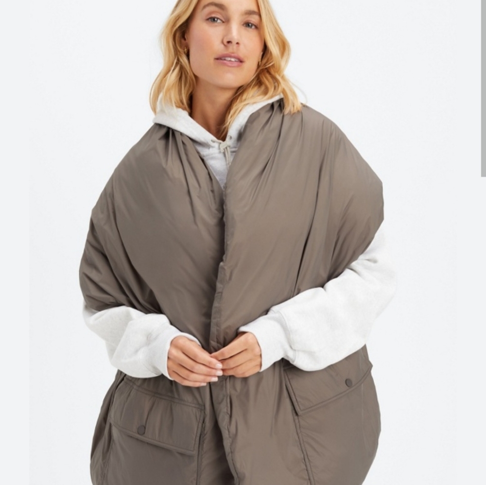 Fabletics Puffer Scarf - Picture 6 of 6